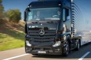 Driverless lorries to be trialled in UK